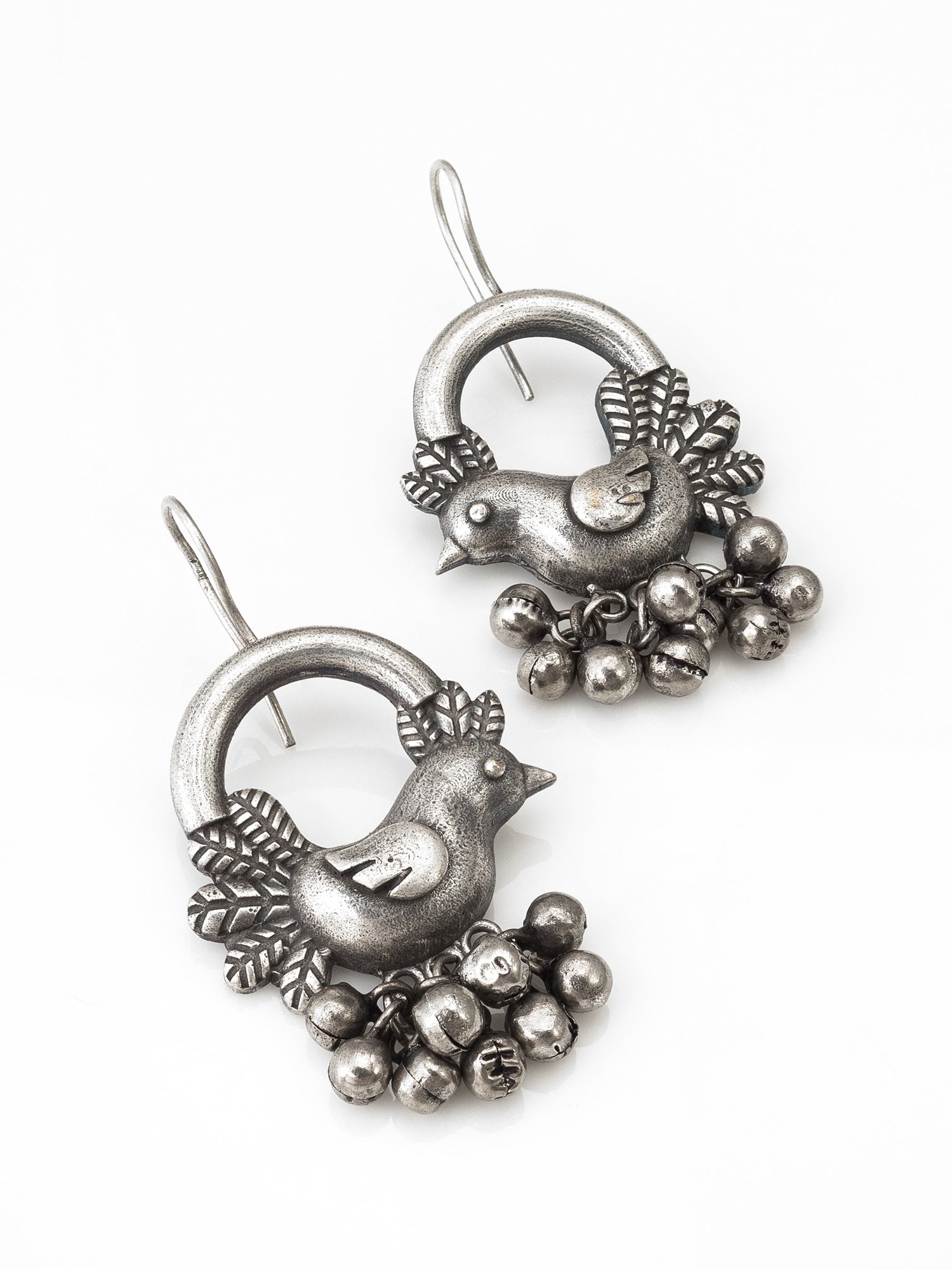 Golden Dangle Earrings – Graceful Flow with a Touch of Glam