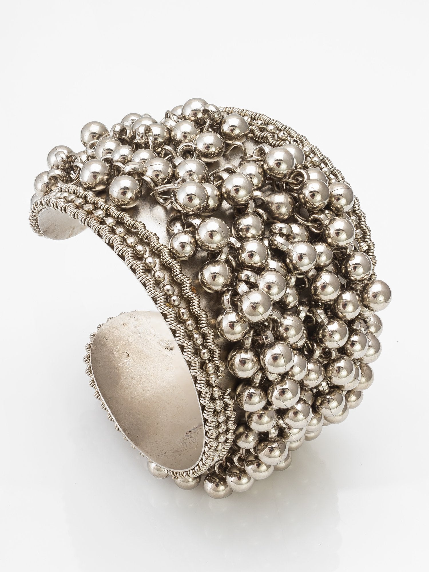 Trendy Leather Bracelet – Casual Cool