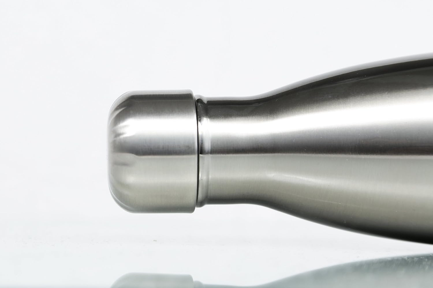 750ml Stainless Steel Water Bottle ? Leak-Proof, Insulated, Travel-Friendly Bottle for Hot & Cold Drinks