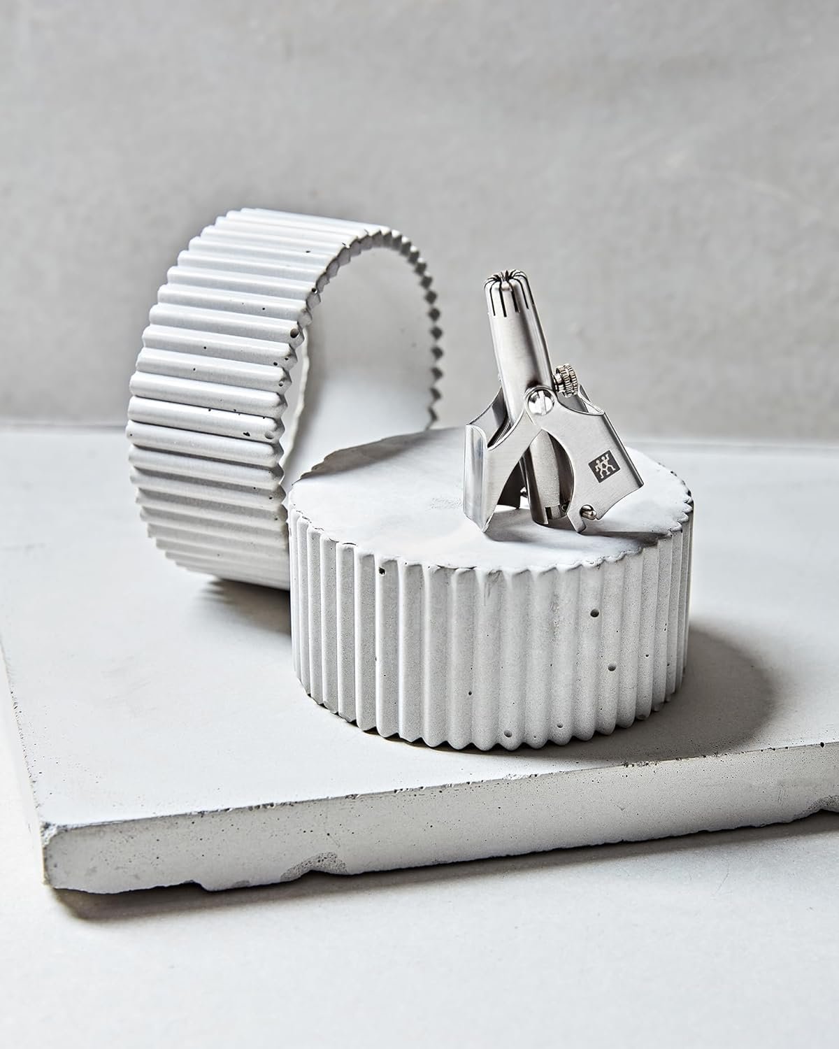 Manual Nose Trimmer ? Precision Trimmer for Nose, Ear & Eyebrow Hair, Safe & Easy to Use