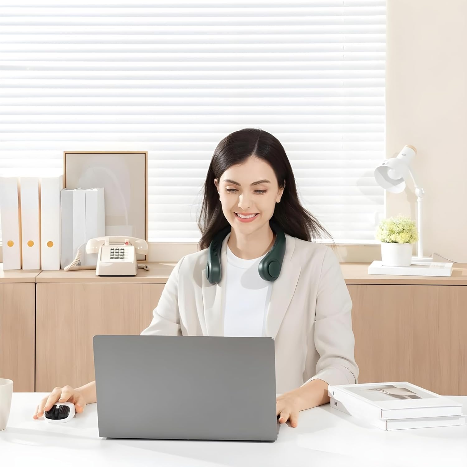 Neck Cooling Fan ? Portable Hands-Free Bladeless Fan with Adjustable Speeds, USB Rechargeable Personal Neck Fan for Travel, Office & Outdoor Use