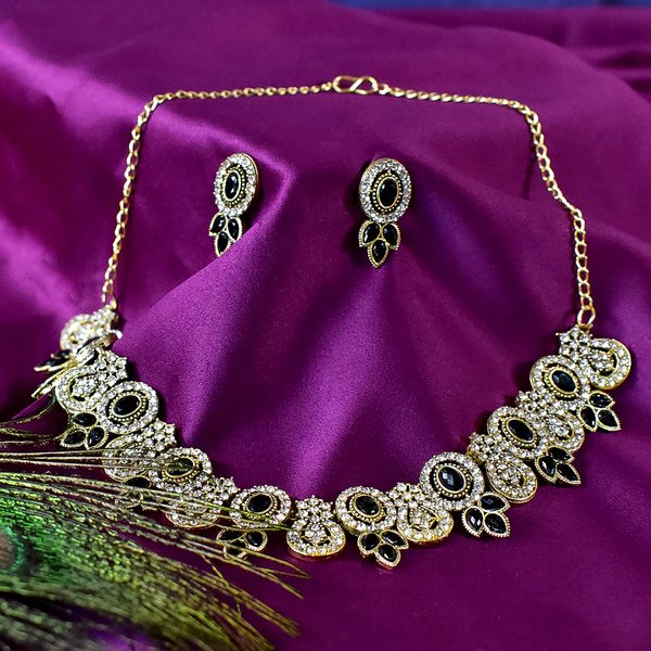 Necklace Set Black & White Diamond ? Elegant and Bold Jewelry for Women