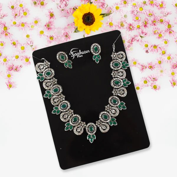 Timeless Green Necklace Set ? Classic and Elegant Jewelry for Women