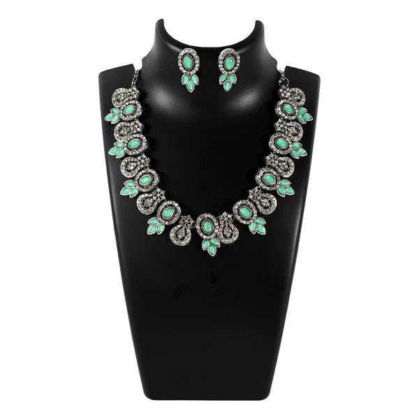 Elegant Green and White Diamond Necklace Set ? Sophisticated Jewelry for Women