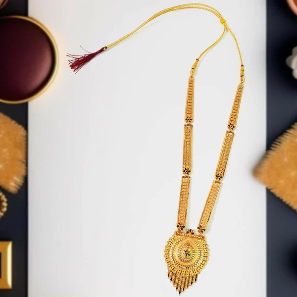 Graceful Pearl Necklace ? A Symbol of Timeless Beauty and Elegance for Women