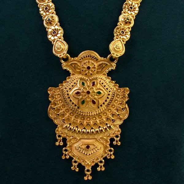 Luxurious Crystal-Studded Necklace for Women ? Sparkling Jewelry for Formal Wear | A Statement of Pure Elegance