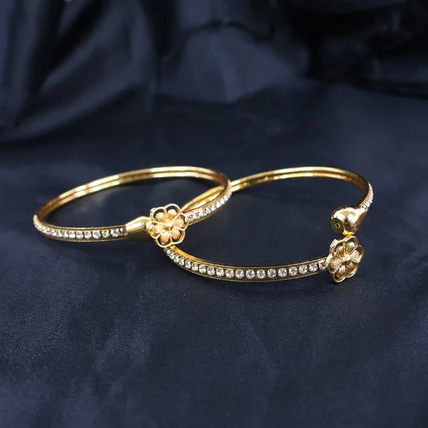 Fashion Latest Traditional Design Gold Plated Adjustable Bracelet Bangles for Women Adjustable Fit, Elegant Jewelry for Special Occasions