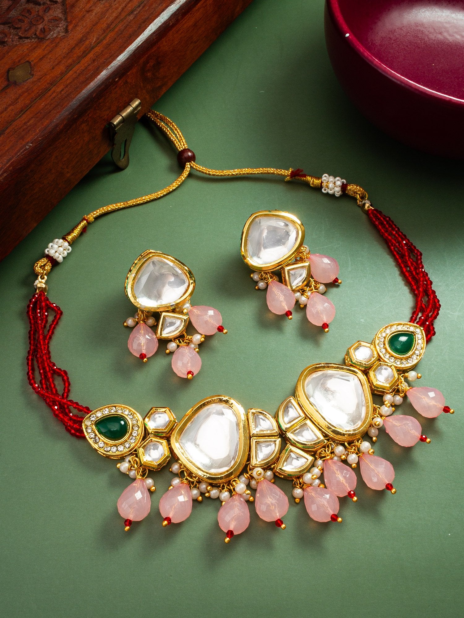Golden Opulence Necklace Set – The Perfect Choice for Luxurious Occasions