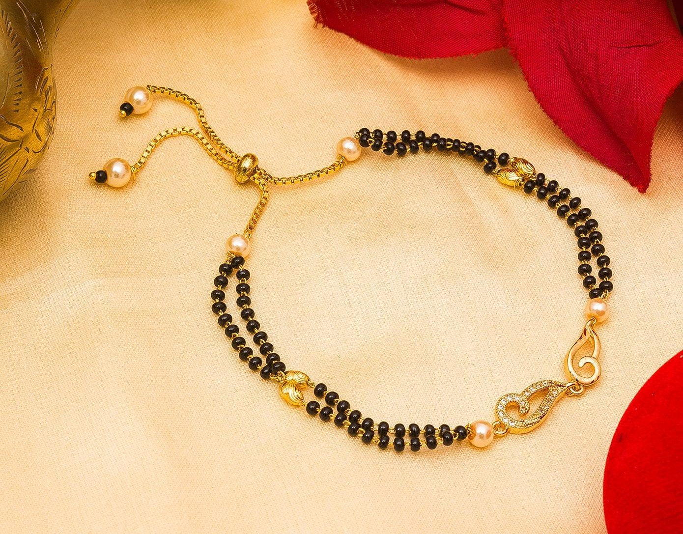 Sculpted Silver Bangle – Modern Luxury