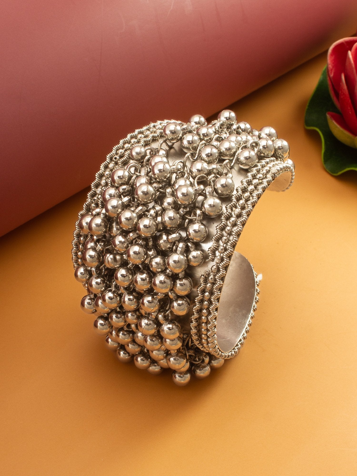 Trendy Leather Bracelet – Casual Cool