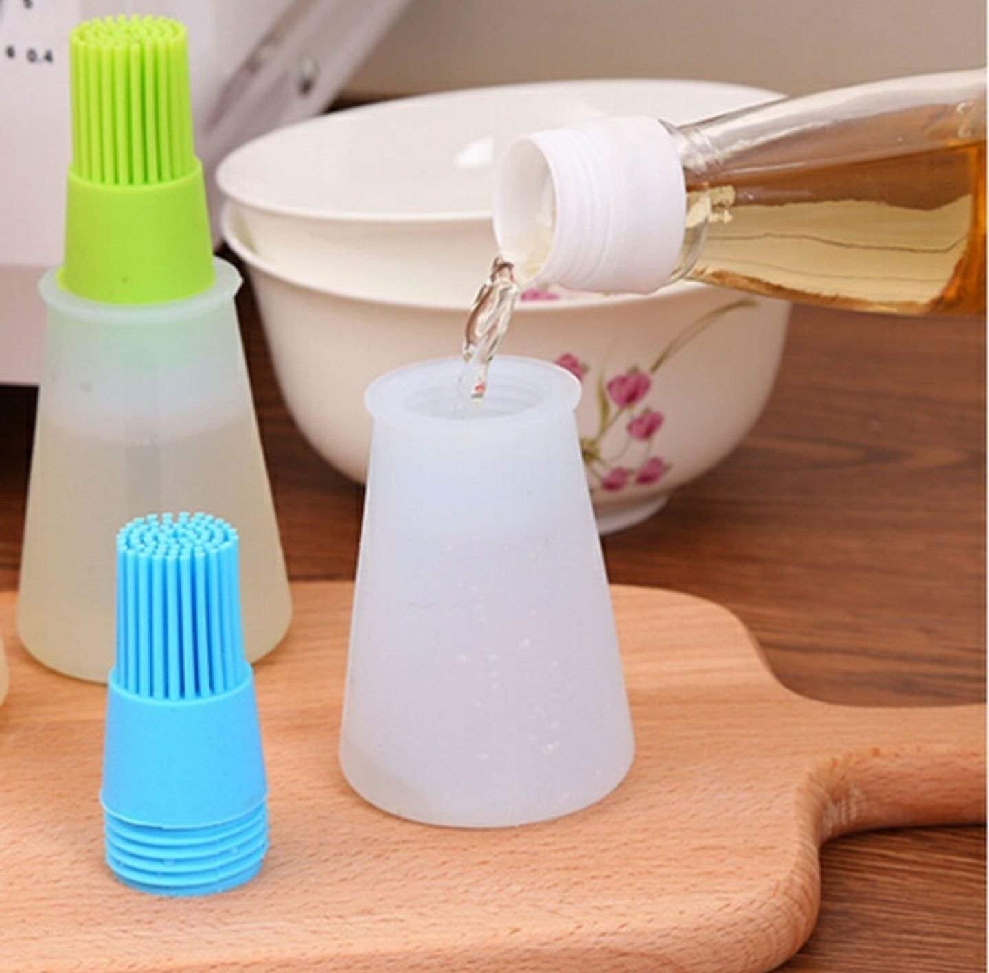 Silicon Oil Bottle Brush ? Flexible, Reusable Cleaner for Oil Bottles, Jars & Containers ? Easy-to-Clean Design

