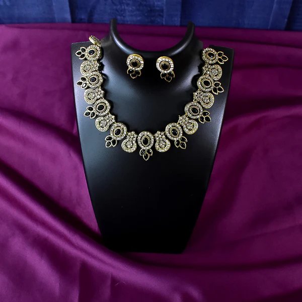 Necklace Set Black & White Diamond ? Elegant and Bold Jewelry for Women