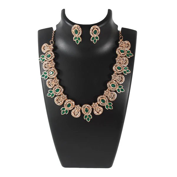 Elegant Green Necklace Set ? Stylish Jewelry for Women with Vibrant Green Accents