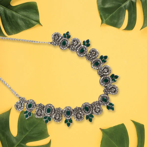 Timeless Green Necklace Set ? Classic and Elegant Jewelry for Women
