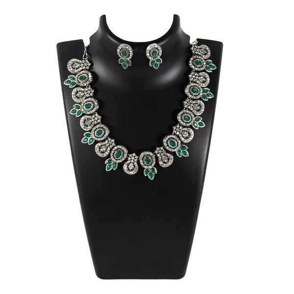 Timeless Green Necklace Set ? Classic and Elegant Jewelry for Women