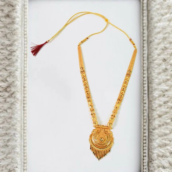 Lustrous Pearl Necklace ? A Classic Touch of Elegance for Women, Ideal for Special Events