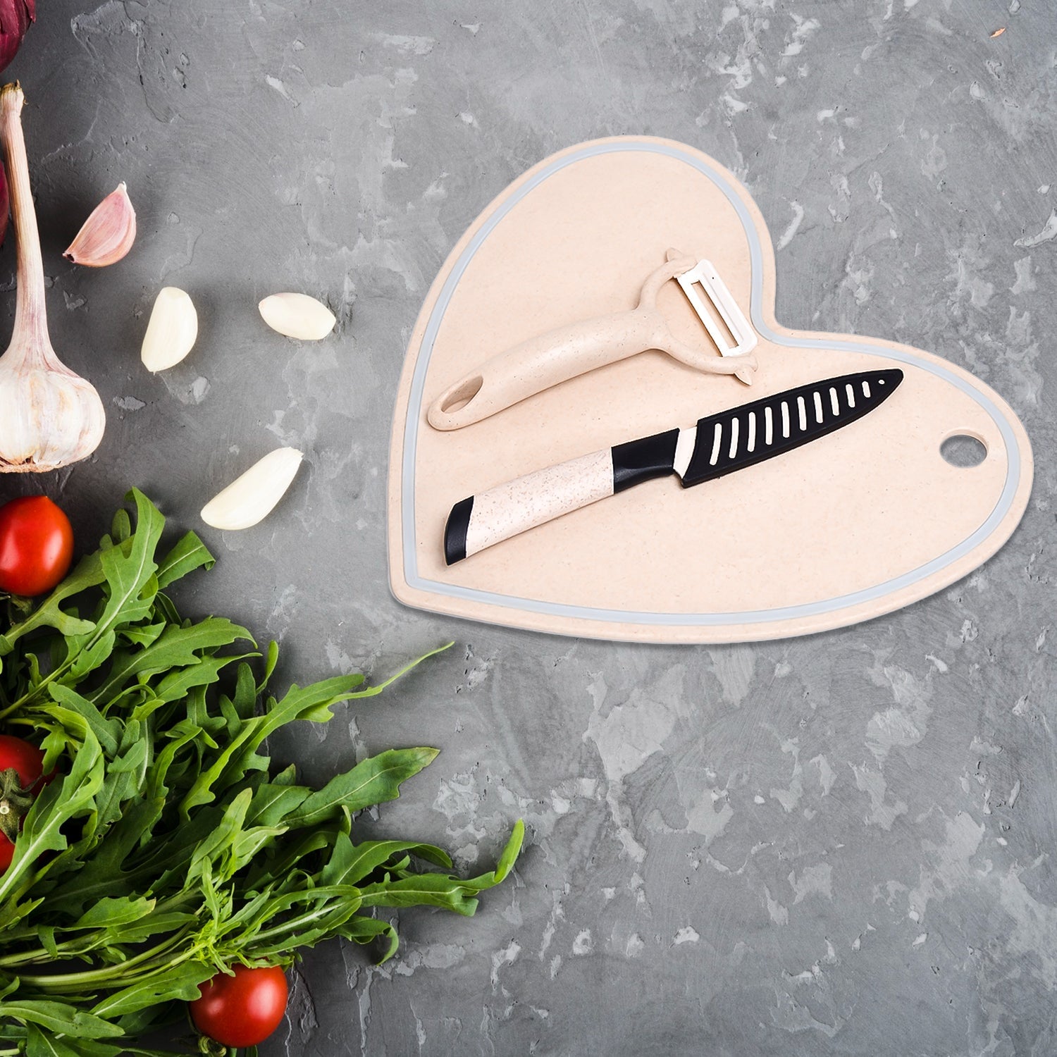 7100 Heart Shape Chopping Board With Knife & Peeler 